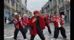 <b>我们卖的是流量（人流量网红正在线上用内容抢</b>